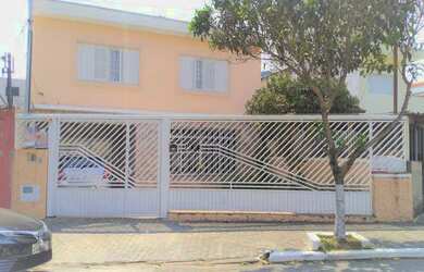 Imagem: A casa possui 4 Dormitórios, 1 Suíte, 4 Banheiros, 4 Vagas