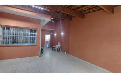 Imagem: A casa possui 3 Dormitórios, 3 Banheiros, 3 Vagas na garagem