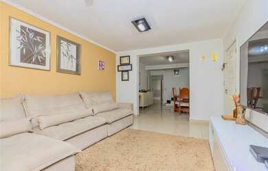 Imagem: A casa à venda possui 3 Dormitórios, 3 Banheiros, 2 Vagas