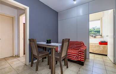 Imagem: O apartamento possui 1 Dormitório, 1 Banheiro, 42m² de Área