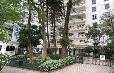 Imagem: O apartamento possui 4 Dormitórios, 1 Suíte, 4 Banheiros