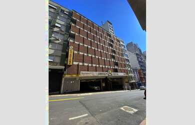 Imagem: A sala comercial possui 1 Vaga na garagem, 15m² de Área Privada