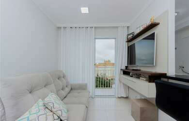 Imagem: O apartamento possui 2 Dormitórios, 1 Banheiro, 1 Vaga na garagem