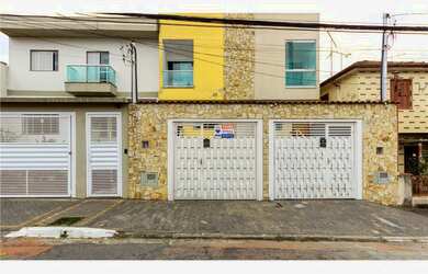 Imagem: A casa possui 4 Dormitórios, 1 Suíte, 4 Banheiros, 5 Vagas