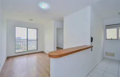 Imagem: O apartamento possui 2 Dormitórios, 1 Banheiro, 1 Vaga na garagem