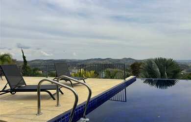 Imagem: A casa em condomínio possui 3 Dormitórios, 3 Suítes, 7 Banheiros