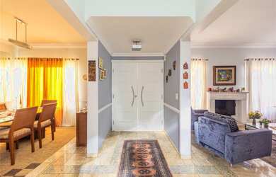 Imagem: A casa em condomínio possui 4 Dormitórios, 3 Suítes, 8 Banheiros