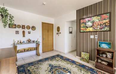 Imagem: O apartamento possui 1 Dormitório, 1 Banheiro, 1 Vaga na garagem