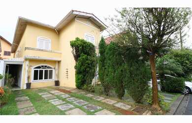 Imagem: A casa em condomínio possui 3 Dormitórios, 1 Suíte, 4 Banheiros