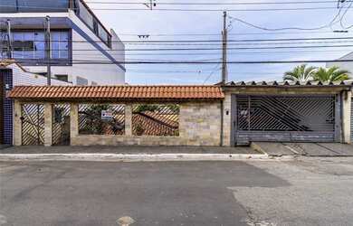 Imagem: A casa possui 2 Dormitórios, 1 Suíte, 3 Banheiros, 3 Vagas