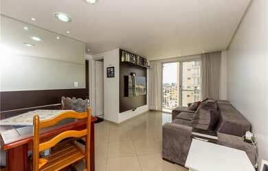 Imagem: O apartamento possui 2 Dormitórios, 1 Banheiro, 2 Vagas na