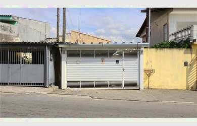 Imagem: A casa possui 2 Dormitórios, 2 Banheiros, 2 Vagas na garagem