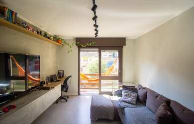 Imagem: O apartamento possui 1 Dormitório, 1 Banheiro, 1 Vaga na garagem