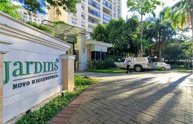 Imagem: O apartamento possui 2 Dormitórios, 1 Suíte, 2 Banheiros