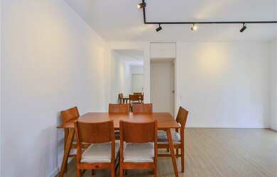 Imagem: O apartamento possui 1 Dormitório, 1 Banheiro, 1 Vaga na garagem