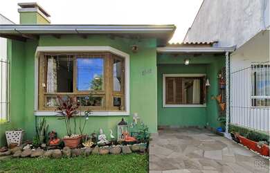 Imagem: A casa possui 2 Dormitórios, 2 Banheiros, 1 Vaga na garagem