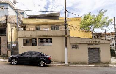 Imagem: A casa e possui 4 Dormitórios, 1 Suíte, 5 Banheiros, 1 Vaga