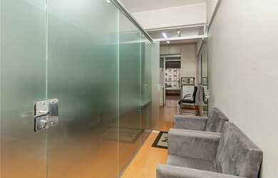 Imagem: A sala comercial possui 82m² de Área Privada e está localizado