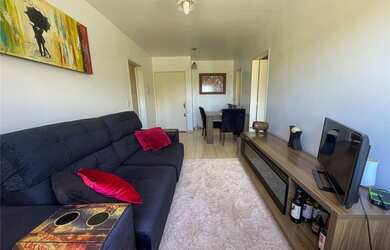 Imagem: O apartamento possui 1 Dormitório, 1 Banheiro, 1 Vaga na garagem