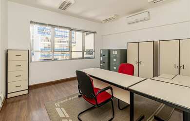 Imagem: A sala comercial possui 48m² de Área Privada e está localizado