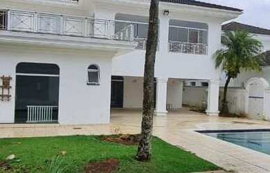 Imagem: A casa possui 5 Dormitórios, 5 Suítes, 7 Banheiros e 4 Vagas