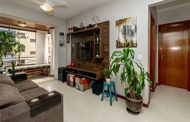 Imagem 2: Apartamento mobiliado 2 dormitórios com 1 vaga de garagem à venda no bairro Partenon em Po