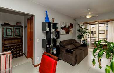 Imagem 1: Apartamento mobiliado 2 dormitórios com 1 vaga de garagem à venda no bairro Partenon em Po