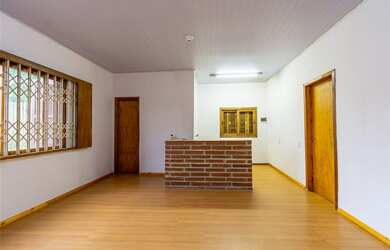 Imagem: A casa possui 2 Dormitórios, 1 Banheiro e está localizado