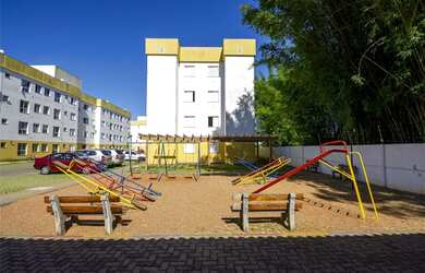 Imagem: O apartamento possui 2 Dormitórios, 1 Banheiro, 1 Vaga na garagem