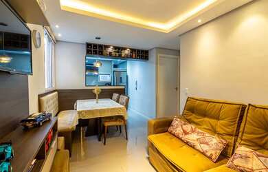 Imagem: O apartamento possui 2 Dormitórios, 1 Banheiro, 1 Vaga na garagem