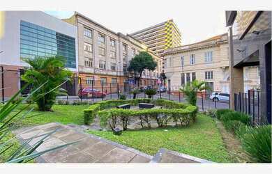 Imagem: A sala comercial possui 1 Vaga na garagem, 32m² de Área Privada