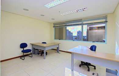 Imagem: A sala comercial possui 1 Vaga na garagem, 44m² de Área Privada