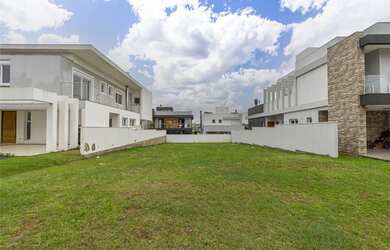 Imagem: O terreno possui 377m² de Área e está localizado em Neópolis