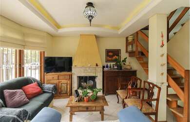 Imagem: A casa possui 3 Dormitórios, 1 Suíte, 4 Banheiros, 3 Vagas