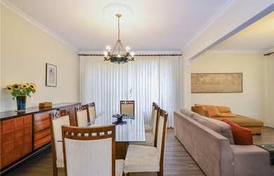 Imagem: A casa possui 3 Dormitórios, 3 Banheiros, 2 Vagas na garagem