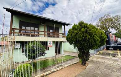 Imagem: A casa possui 3 Dormitórios, 1 Suíte, 5 Banheiros, 8 Vagas