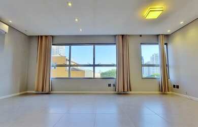 Imagem: O apartamento possui 1 Dormitório, 2 Banheiros, 2 Vagas na