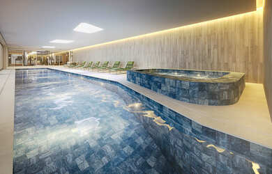 Imagem: A casa possui 4 Dormitórios, 4 Suítes, 5 Banheiros e 3 Vagas