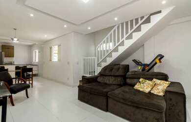 Imagem: A casa possui 2 Dormitórios, 1 Suíte, 2 Banheiros, 1 Vaga