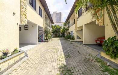 Imagem: A casa em condomínio possui 3 Dormitórios, 1 Suíte, 2 Banheiros