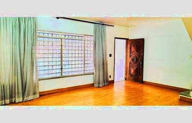 Imagem: A casa possui 4 Dormitórios, 3 Banheiros, 2 Vagas na garagem