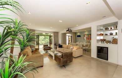 Imagem: O apartamento possui 4 Dormitórios, 3 Suítes, 5 Banheiros