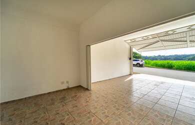 Imagem: A casa possui 2 Dormitórios, 1 Suíte, 2 Banheiros, 2 Vagas