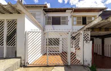 Imagem: A casa possui 2 Dormitórios, 1 Banheiro, 1 Vaga na garagem