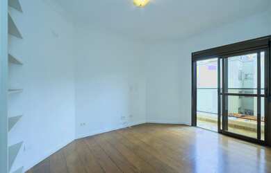 Imagem: O apartamento possui 4 Dormitórios, 1 Suíte, 3 Banheiros