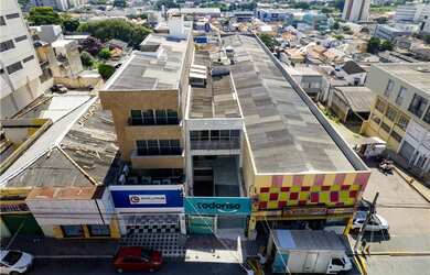 Imagem: A sala comercial possui 4 Vagas na garagem, 442m² de Área