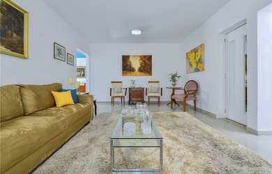 Imagem: A casa possui 4 Dormitórios, 3 Suítes, 5 Banheiros, 3 Vagas