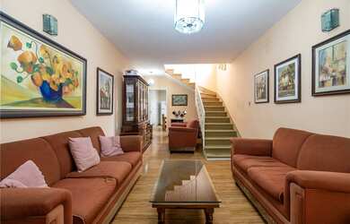 Imagem: A casa à venda possui 3 Dormitórios, 1 Suíte, 3 Banheiros