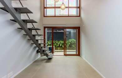 Imagem: O studio possui 1 Dormitório, 1 Suíte, 2 Banheiros, 43m²