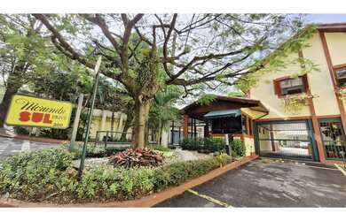 Imagem: A casa em condomínio possui 3 Dormitórios, 2 Suítes, 4 Banheiros